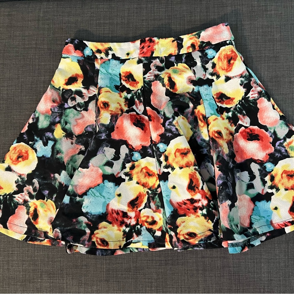 Floral zip up skirt